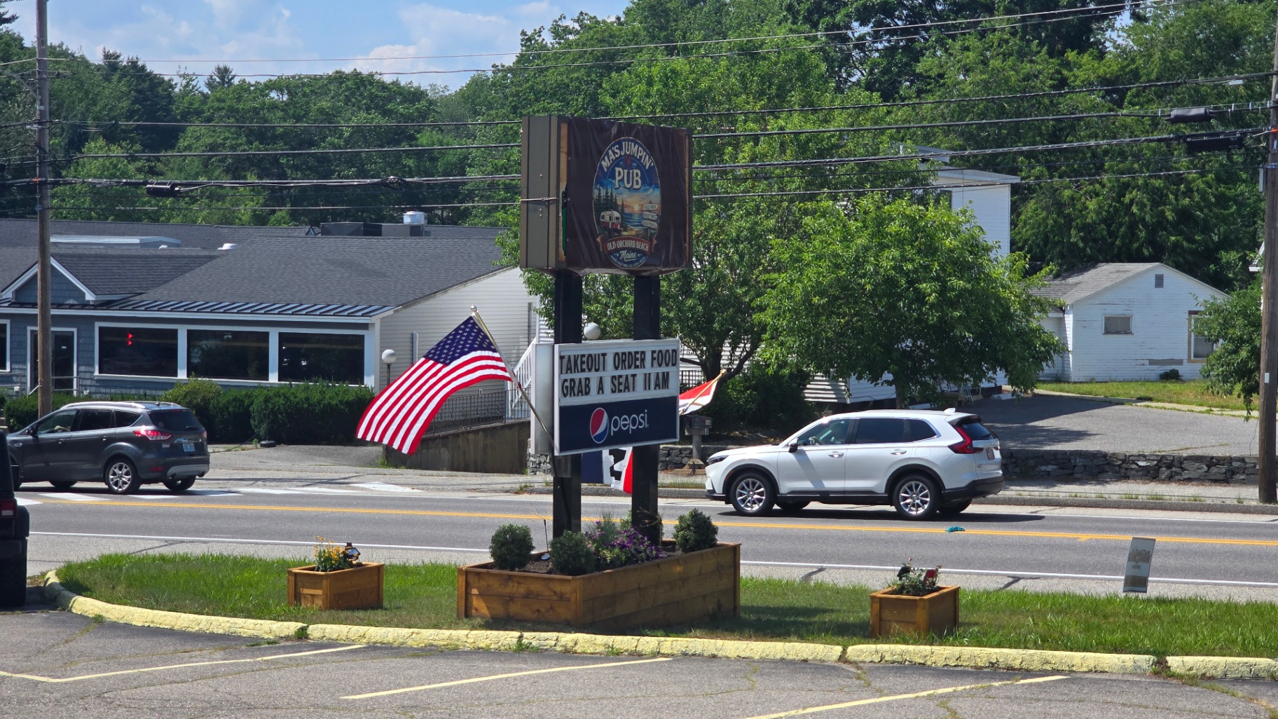 MA'S Jumpin' Pub roadside sign on Saco Avenue